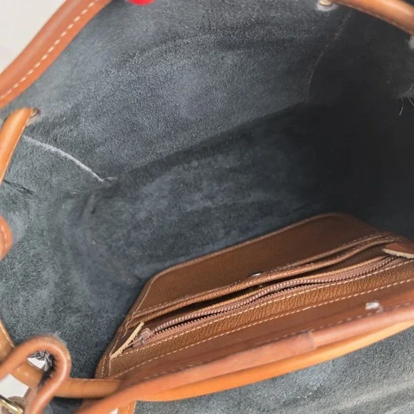 Dooney & Bourke Dover Carrier R10 Crossbody Tassel All Weather Vtg Tan Black Bag - Picture 12 of 16